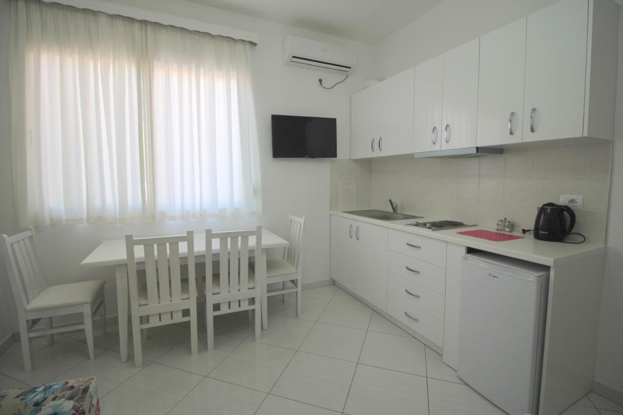 Eleana Apartments Sarandë Exterior foto