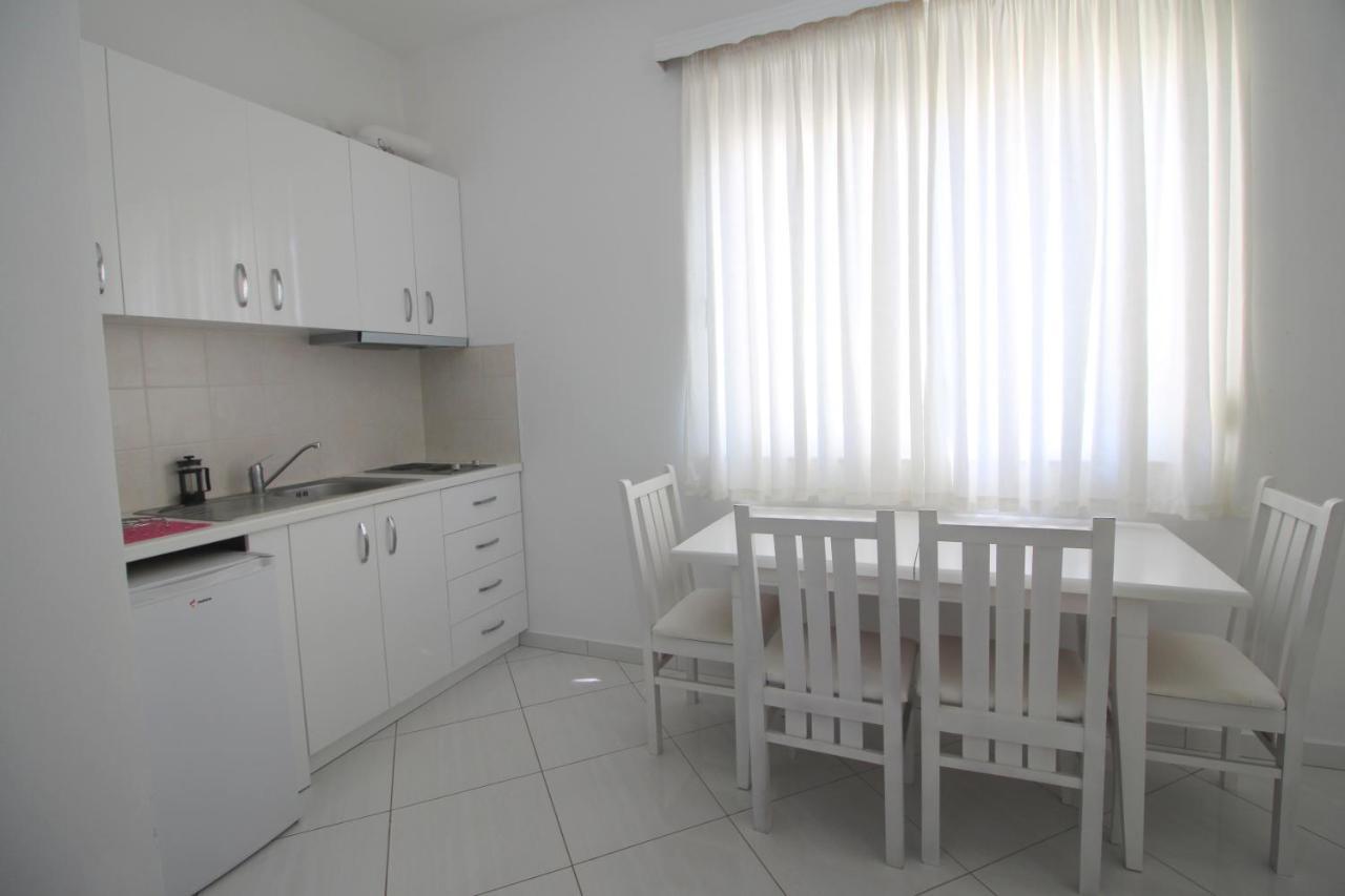 Eleana Apartments Sarandë Exterior foto